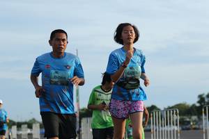 BIB: 0552, 088
                            <button type="button" onclick="openModal(5172925)" class="btn btn-primary btn-sm float-right btn-popup" data-toggle="modal" data-target=".modal-high-quality">
                        <i class="fas fa-shopping-cart"></i> Add to Cart
                    </button>
                                            <button type="button" onclick="isThisMe(5172925, true)" class="btn btn-success btn-sm float-right btn-popup btn-isme hidden" data-toggle="tooltip" data-placement="bottom" title="นี่คือรูปของคุณใช่ไหม คลิกที่นี่เพื่อเอาเข้าอัลบั้ม">
                        <i class="fas fa-plus"></i> Add to album
                    </button>
                    <button type="button" onclick="isThisMe(5172925, false)" class="btn btn-warning btn-sm float-right btn-popup btn-isnotme hidden">
                        <i class="fas fa-ban"></i> Remove from album
                    </button>